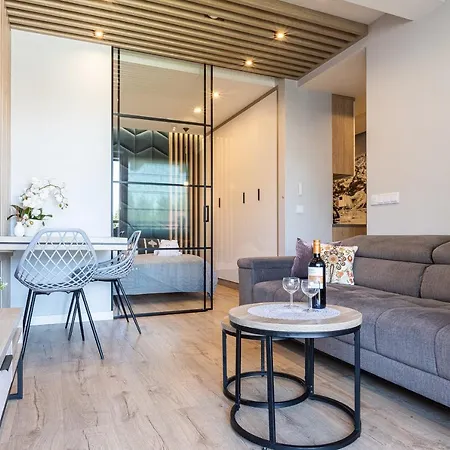 Royal & * Ζακοπάνε